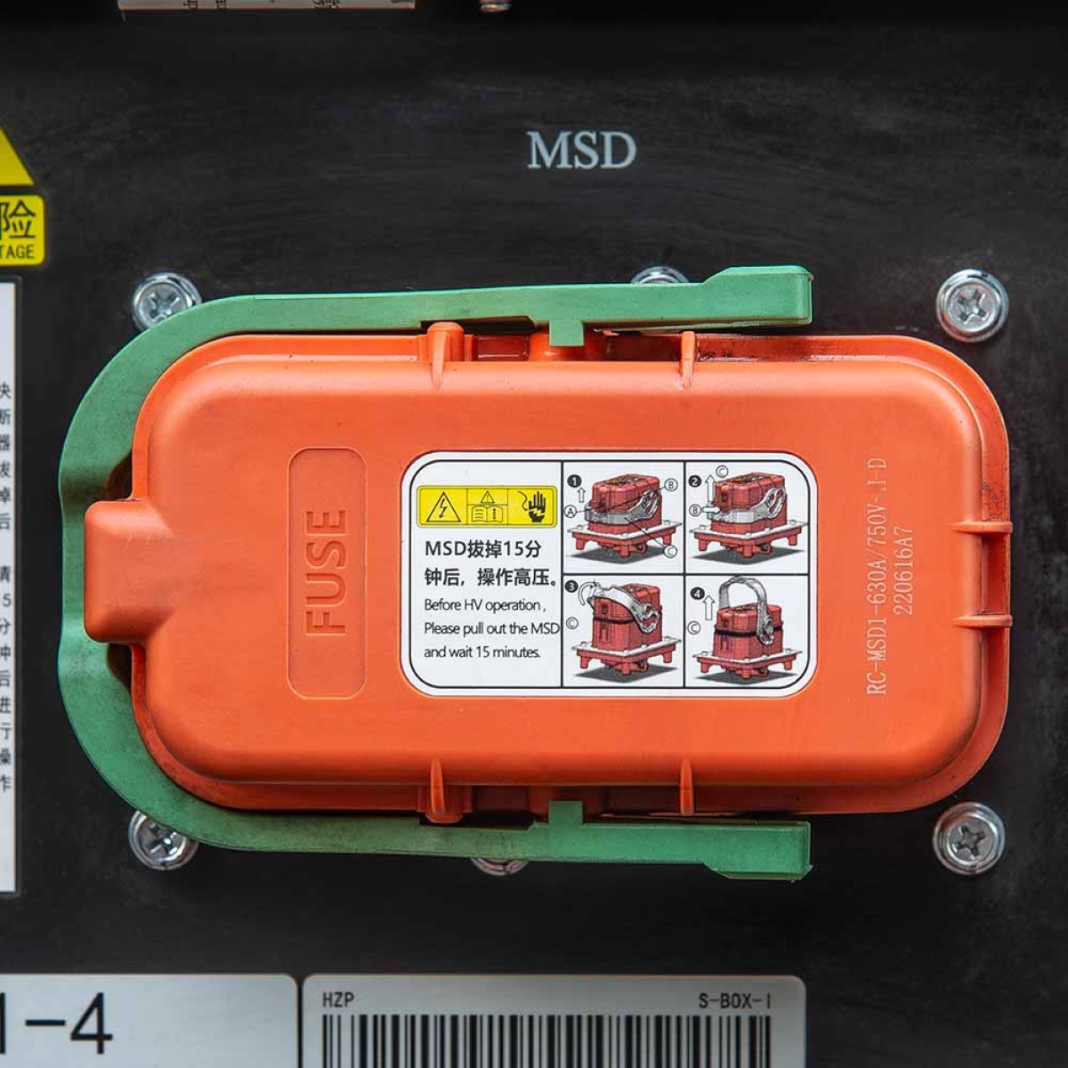 MSD (desconexión manual de servicio), podemos ver etiqueta de advertencia e instrucciones, señalización de Alto Voltaje y etiquetas de identificación.